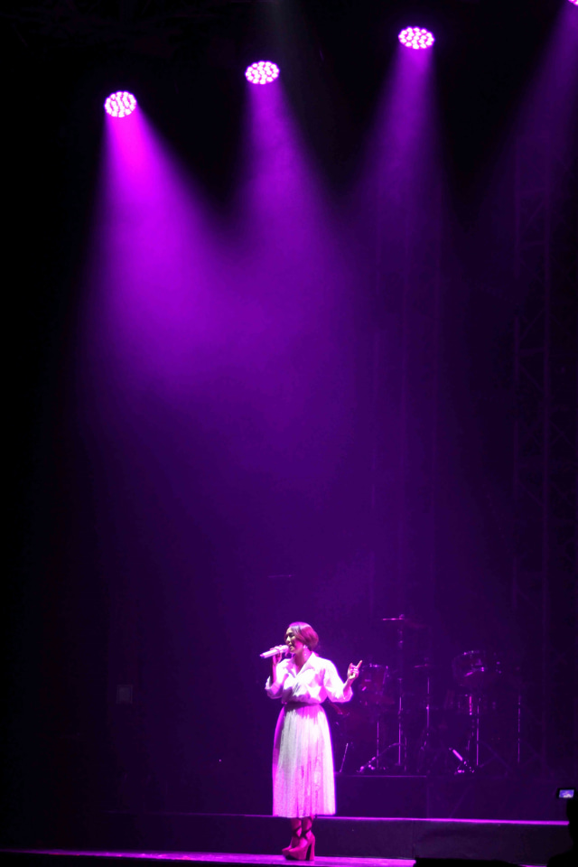 Penampilan Gisella Anastasia di konser Lukas Graham di Kasablanka Hall, Jakarta, Selasa (1/10/2019). Foto: Irfan Adi Saputra/kumparan