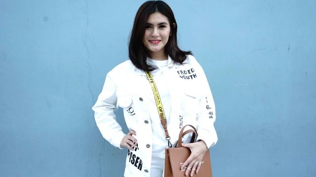 Artis Angela Lee saat ditemui wartawan seusai mengisi acara dikawasan Tendean, Jakarta, Selasa, (2/10). Foto: Ronny