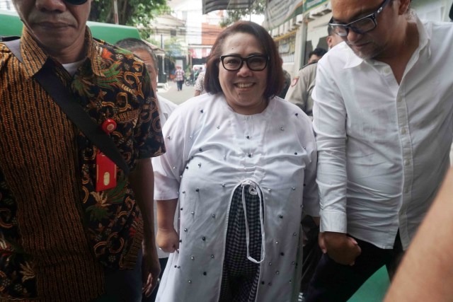Nunung dan suaminya tiba di Pengadilan Negeri, Jakarta Selatan, Rabu (2/10/2019). Foto: Irfan Adi/kumparan