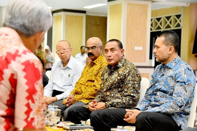 Edy Rahmayadi saat menggelar pertemuan dengan tokoh masyarakat membahas warga Sumut di Wamena. Foto: Dok. Istimewa