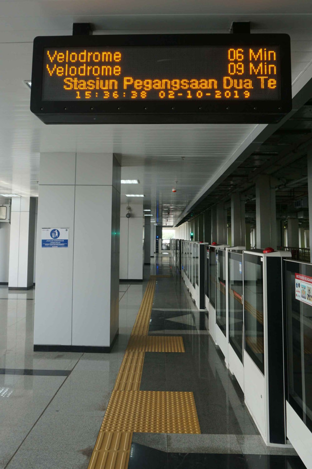 Suasana LRT Pegangsaan Dua, Jakarta Utara. Foto: Nugroho Sejati/kumparan
