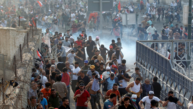 Aksi demonstrasi di Baghdad, Irak, Selasa (1/10/2019) Foto: REUTERS/Thaier Al-Sudani