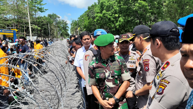 Mahasiswa menuntut agar pelaku pembunuhan Randy dan Yusuf segera ditangkap. Foto: Wiwid Abid Abadi/kendarinesia.
