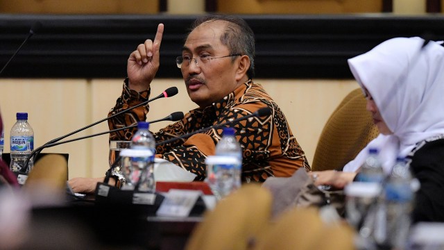 Anggota DPD Jimly Asshiddiqie menyampaikan pendapat saat mengikuti Sidang Paripurna DPD di Kompleks Parlemen, Senayan, Jakarta, Rabu (2/10/2019). Foto: ANTARA FOTO/Nova Wahyudi