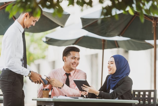 ilustrasi bertransaksi dengan cara cashless Foto: Shutterstock