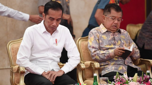 Presiden Joko WIdodo (kiri) didampingi Wakil Presiden Jusuf Kalla memimpin Sidang Kabinet Paripurna di Istana Negara, Jakarta, Kamis (3/10/2019). Foto: ANTARA FOTO/Wahyu Putro A