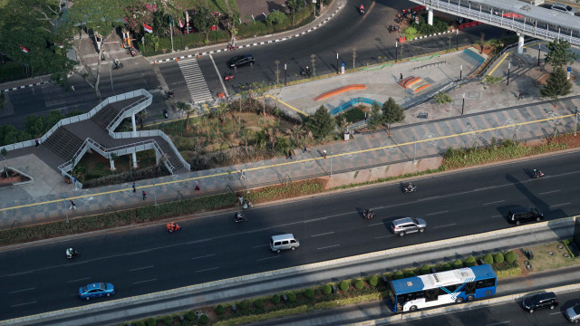 Suasana lintas di jalan Sudirman, Jakarta. Foto: Helmi Afandi/kumparan