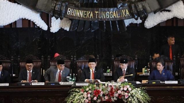 Ketua MPR RI terpilih periode 2019-2024 Bambang Soesatyo memberikan sambutan saat Sidang Paripurna MPR di Gedung Nusantara, Kompleks Parlemen, Jakarta.   Foto: Fanny Kusumawardhani/kumparan 