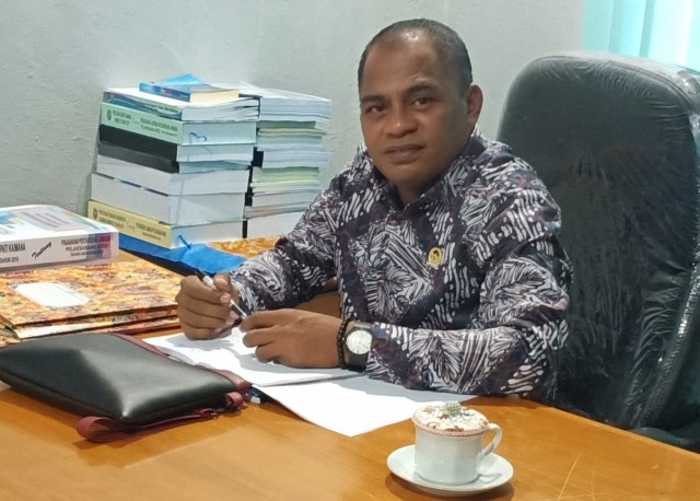 Charly Maipauw Pimpinan Sementara DPRD Kaimana,foto; Arfat