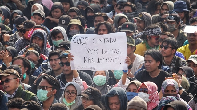 Ribuan mahasiswa mengikuti aksi #GejayanMemanggil di Simpang Tiga Colombo, Gejayan, Sleman, DI Yogyakarta, Senin (23/9/2019). Foto: ANTARA FOTO/Andreas Fitri Atmoko