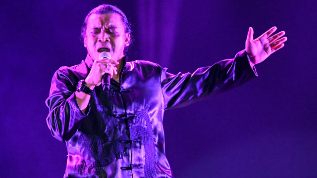 Penyanyi Didi Kempot tampil membawakan sejumlah lagu hits-nya pada hari pertama Synchronize Fest 2019 di Gambir Expo, Kemayoran, Jakarta, Jumat (4/10/2019). Foto: ANTARA FOTO/Muhammad Adimaja