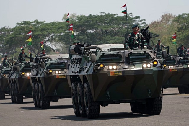 Suasana Defile Alutsista TNI di HUT TNI ke-74 di Lanud Halim Perdanakusuma, Jakarta Timur, Sabtu (5/10/2019). Foto: Jamal Ramadhan/kumparan