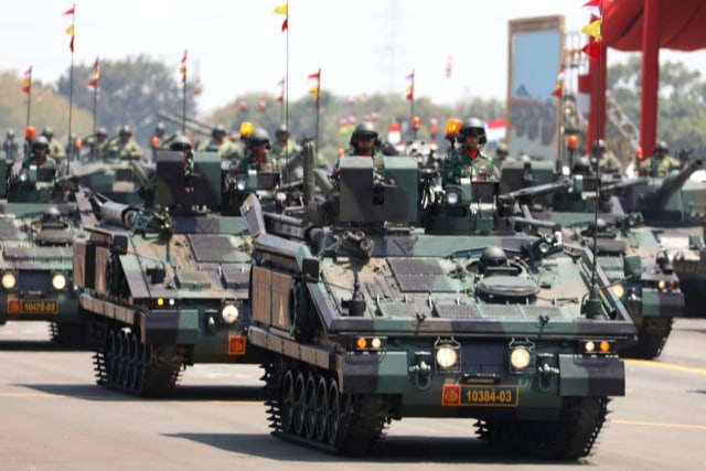 Defile Alutsista TNI saat HUT Ke-74 TNI di Lanud Halim Perdanakusuma, Jakarta TImur, Sabtu (5/10/2019). Foto: Helmi Afandi/kumparan