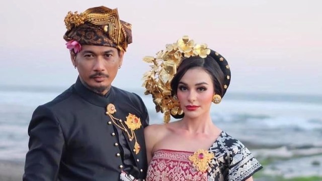 Jerinx SID menikah dengan Nora Alexandra. Foto: Instagram/@jrxsid