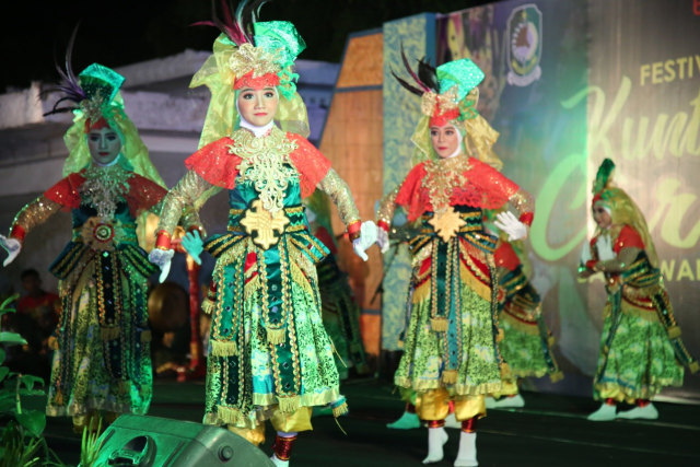 Tari Kuntulan dalam Festival Kuntulan Caruk di Gesibu Blambangan Banyuwangi, Sabtu, (5/10/2019). Foto: Dok. Pemkab Banyuwangi