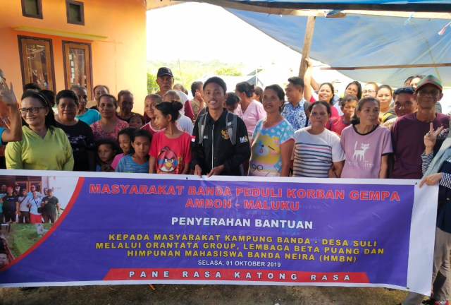 Warga Banda Neira saat mengunjungi Lokasi Pengungsian Suli Banda. Dok : Lentera Maluku