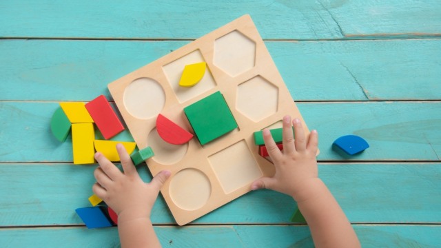 Ilustrasi balita mulai bisa membedakan warna. Foto: Shutterstock