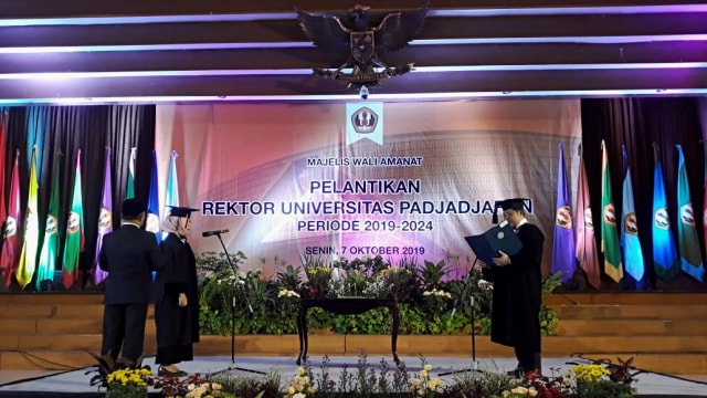 Suasana pelantikan rektor Universitas Padjadjaran (Unpad) di Kampus Unpad Dipatiukur, Senin (7/10). Foto: Rachmadi Rasyad/kumparan