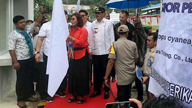 Susi Pudjiastuti resmikan SKPT Natuna. Foto: Indra Subagja/kumparan