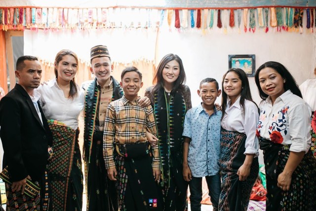 Keluarga asli Betrand Peto. Foto: Instagram/@sarwendah29