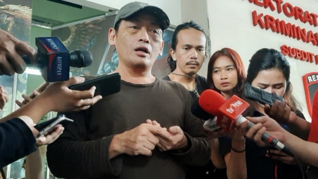 Ninoy Karundeng di Polda Metro Jaya, Senin (7/10). Foto: Raga Imam/kumparan