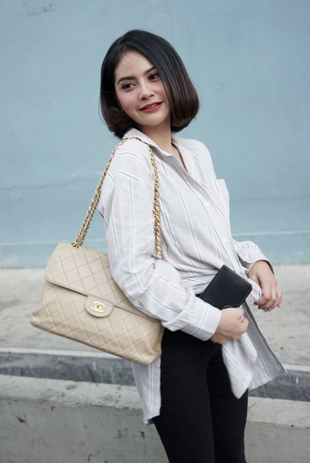 Penyanyi solo Tiwi eks T2 saat ditemui di Kawasan Kapten Tendean, Jakarta, Senin, (7/10). Foto: Ronny