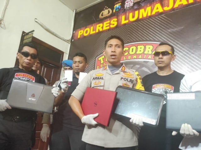 Polres Lumajang Datangkan Tim IT, Bongkar BB Elektronik PT Amoeba