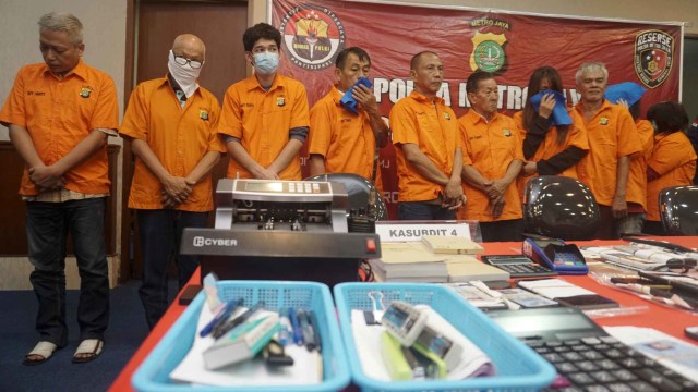 Konferensi pers tersangka kasus perjudian di Jakarta Utara. Foto: Iqbal Firdaus/kumparan
