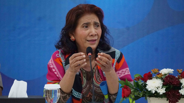 Menteri Kelautan dan Perikanan Susi Pudjiastuti menyampaikan konferensi pers sekaligus menyerahkan Penghargaan Penegakan Hukum Bidang Kelautan dan Perikanan di Gedung Mina Bahari, Jakarta, Rabu, (9/10/2019). Foto: Irfan Adi Saputra/kumparan