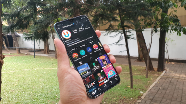 Tampilan fitur Dark Mode di Instagram. Foto: Aditya Panji/kumparan