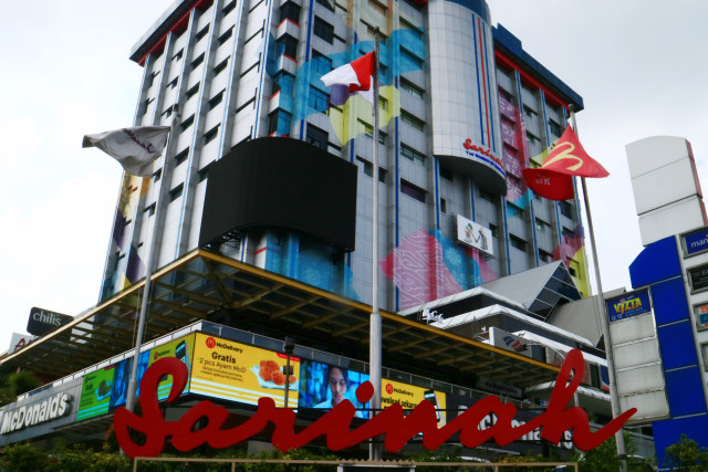 Gedung dan logo Sarinah. Foto: Shutter Stock