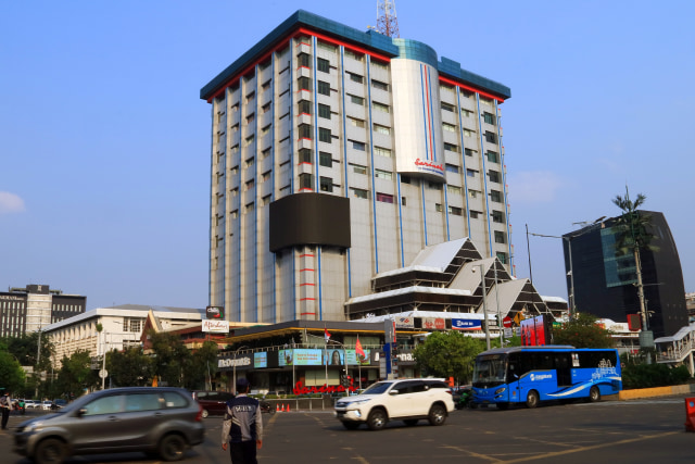 Gedung dan logo Sarinah. Foto: Shutter Stock