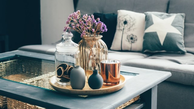 Dekorasi rumah menggunakan bunga kering. Foto: Shutterstock