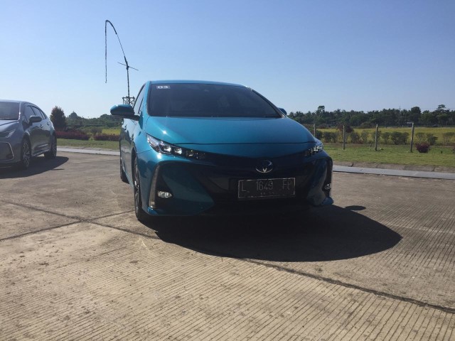 Toyota Prius PHV Foto: Muhammad Ikbal/kumparan