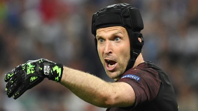 Petr Cech kini jadi pemain hoki es. Foto: AFP/Kirill Kudryavtsev