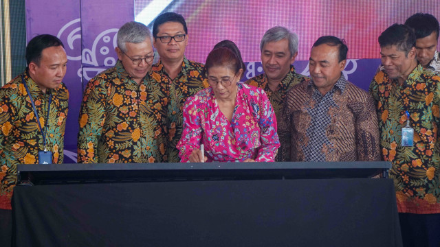 Menteri Kelautan dan Perikanan Susi Pudjiastuti (tengah) Meresmian Kegiatan Prioritas Pembangunan Kelautan dan Perikanan, Jakarta, Kamis,(10/10/2019). Foto: Irfan Adi Saputra/kumparan