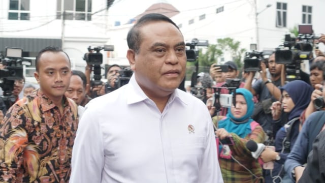 Menpan RB Syafruddin tiba di RSPAD, Jakarta, Kamis (10/10).  Foto: Helmi Afandi Abdullah/kumparan 