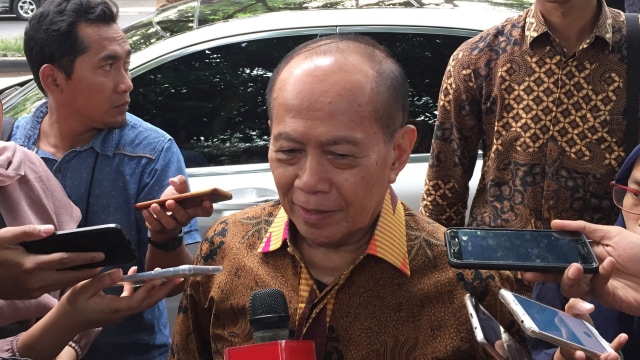 Wakil ketua MPR RI Syarif Hasan (tengah) saat menyambangi kediaman Megawati Soekarnoputri.  Foto: Darin Atiandina/kumparan 