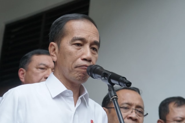 Konferensi pers Presiden Joko Widodo usai menjenguk Wiranto di RSPAD Gatot Soebroto. Foto: Helmi Afandi Abdullah/kumparan