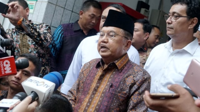 Wakil Presiden Jusuf Kalla memberikan keterangan pers di RSPAD, Jakarta, Kamis (10/10/2019). Foto: Helmi Afandi/kumparan