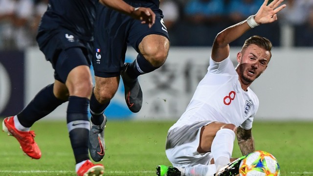 James Maddison saat memperkuat Timnas U-21 Inggris. Foto: Miguel MEDINA / AFP