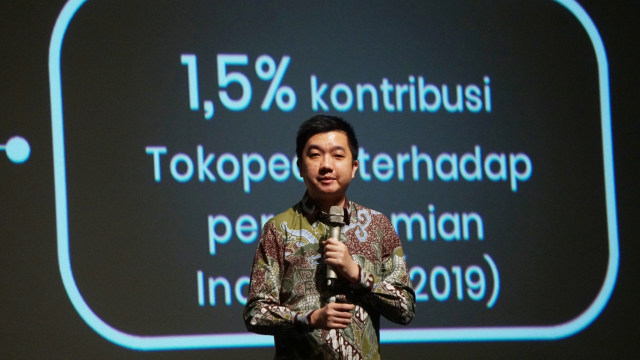 CEO Tokopedia William Tanuwijaya memberikan paparan dalam acara konferensi pers "Dampak Tokopedia Terhadap Perekonomian Indonesia" di Jakarta, Kamis (10/10). Foto: Fanny Kusumawardhani/kumparan