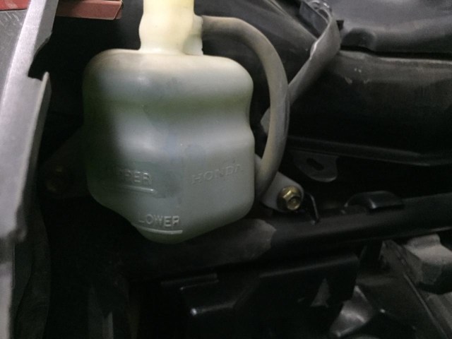 Tangki resevoir air radiator motor. Foto: Bagas Putra Riyadhana