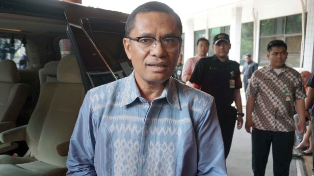 Mantan Menteri Perindustrian Saleh Husin memberikan keterangan kepada wartawan usai menjenguk Menko Polhukam Wiranto di RSPAD Gatot Subroto. Foto: Jamal Ramadhan/kumparan