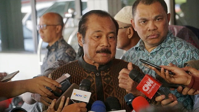 Mantan KSAD, Subagyo Hadi Siswoyo usai menjenguk Wiranto di RSPAD Gatot Subroto, Jumat (11/10/2019). Foto: Jamal Ramadhan/kumparan