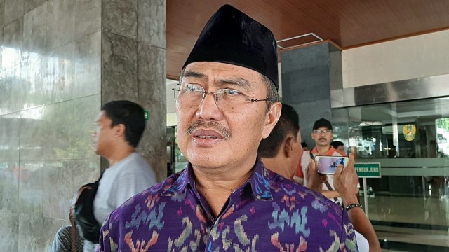 Jimly Asshiddiqie usai menjenguk Menkopolhukam Wiranto di RSPAD Gatot Subroto, Jumat (11/10/2019). Foto: Maulana Ramadhan/kumparan