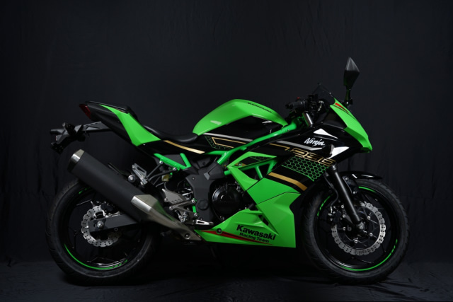 Tampilan samping livery baru Kawasaki Racing Team untuk Ninja 250 SL. Foto: dok. Kawasaki Motor Indonesia 