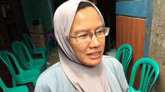 Koordinator KontraS, Yati Andriyani di rumah duka Akbar Alamsyah, Jumat (11/10/2019). Foto: Abyan Faisal Putratama/kumparan