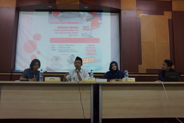 Suasana bedah buku berjudul 'Mati' di Fakultas Psikologi UIN Maliki Malang, Jum'at (10/10). Foto: ali dan ghufron.