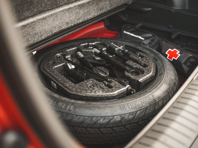 Letak ban cadangan Hyundai Kona Foto: Bangkit Jaya Putra/kumparan